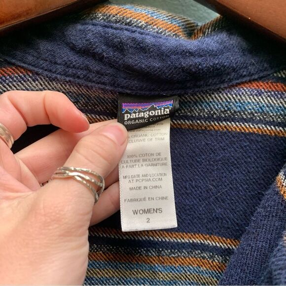 Patagonia Women’s Flannel Button Up Size Small - Picture 2 of 4